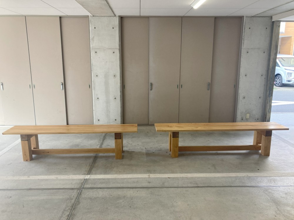 ⇒　完成した木製ベンチ