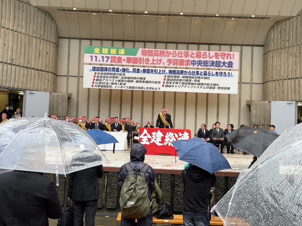 ⇒　雨の中1812名が参加