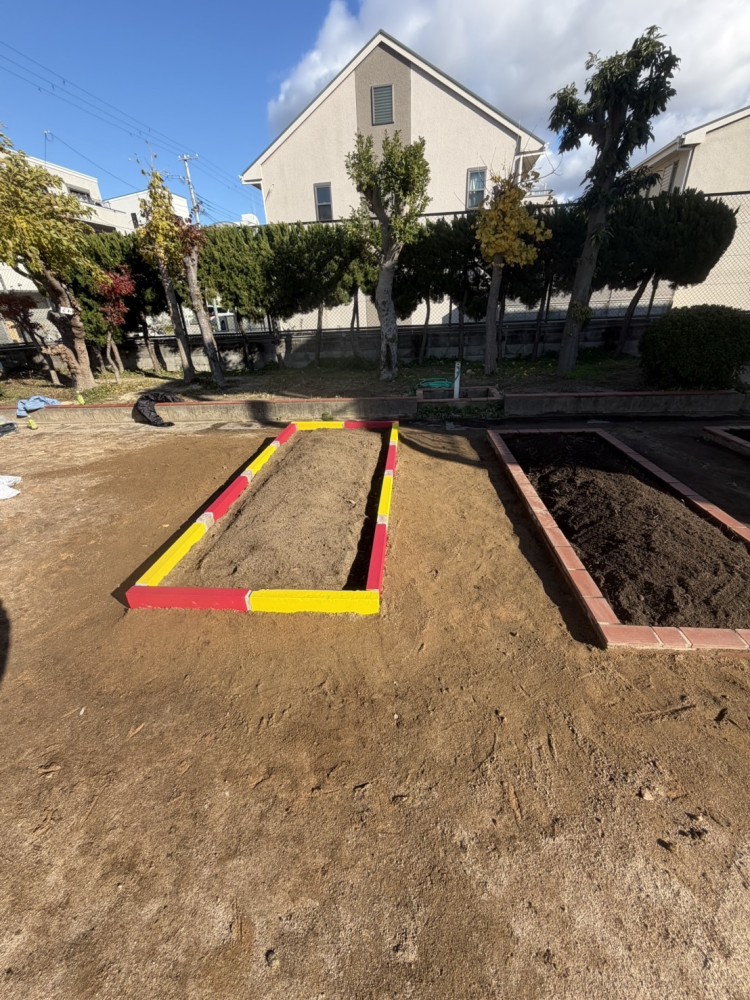 青年部　西宮市立瓦林小学校で子どもたちと一緒に花壇づくり